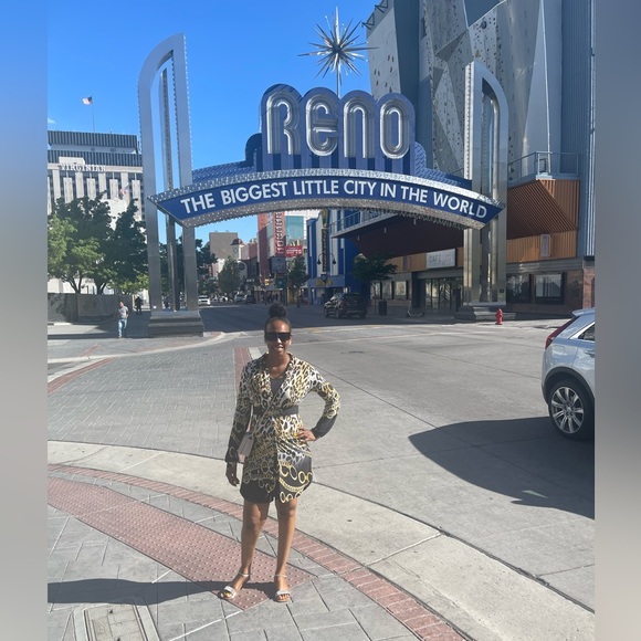 LIKE TO BE NOTIFIED WHEN I GO LIVE🎉 - Picture 7 of 17